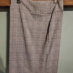 Houndstooth pencil skirt